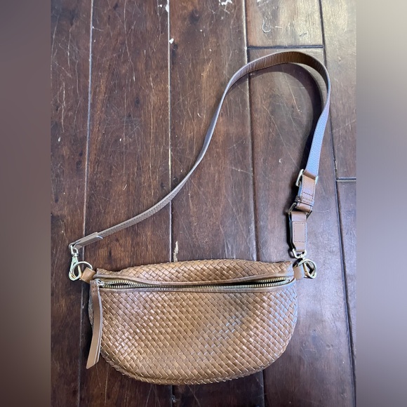 Quince Handbags - QUINCE brown cow leather Crossbody FOR REPAIR